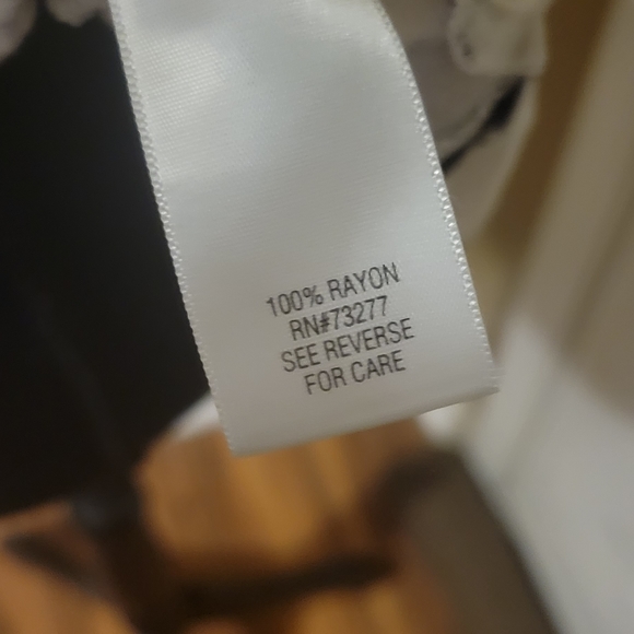 Simply Vera, Vera Wang Marble Tank Top - Picture 8 of 9